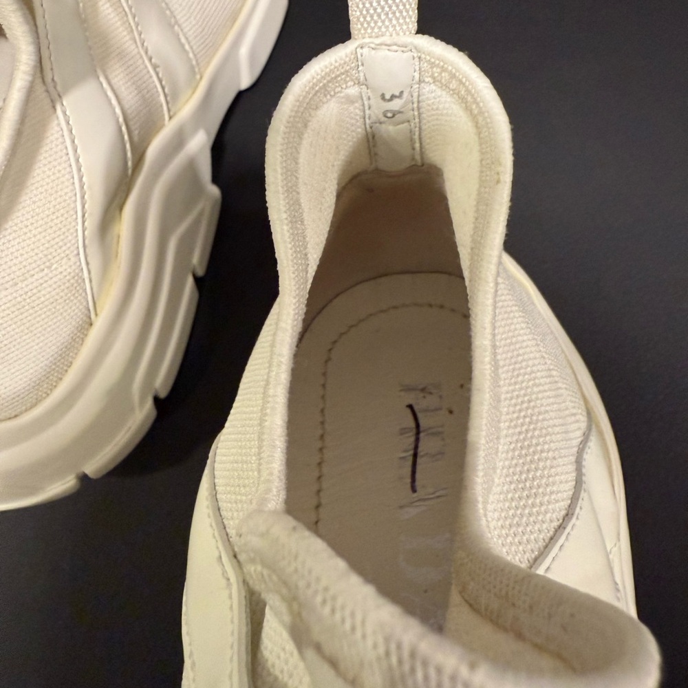 Authentic Prada Knit Sneakers with Red logo - Picture 8 of 11